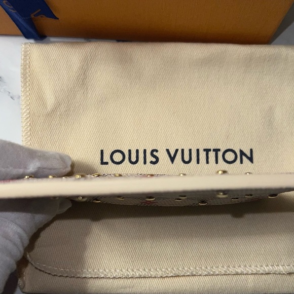 NEW!! Louis Vuitton Damier Azur Studded Card Holder - Picture 6 of 10
